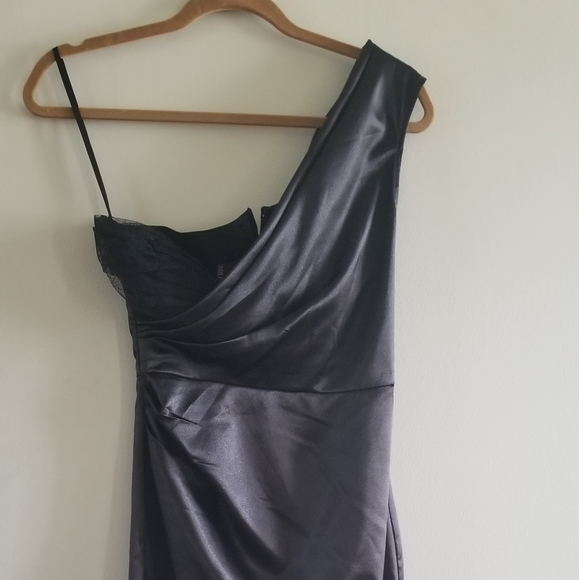 Satin off- the shoulder dress - Picture 2 of 3